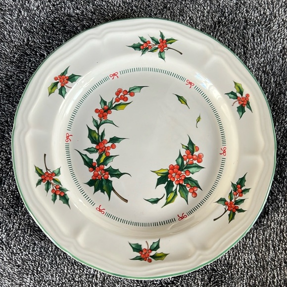 TABLETOPS UNLIMITED HOLLY BERRY PLATE - SALAD, DESERTS OR APPETIZERS - Picture 3 of 10